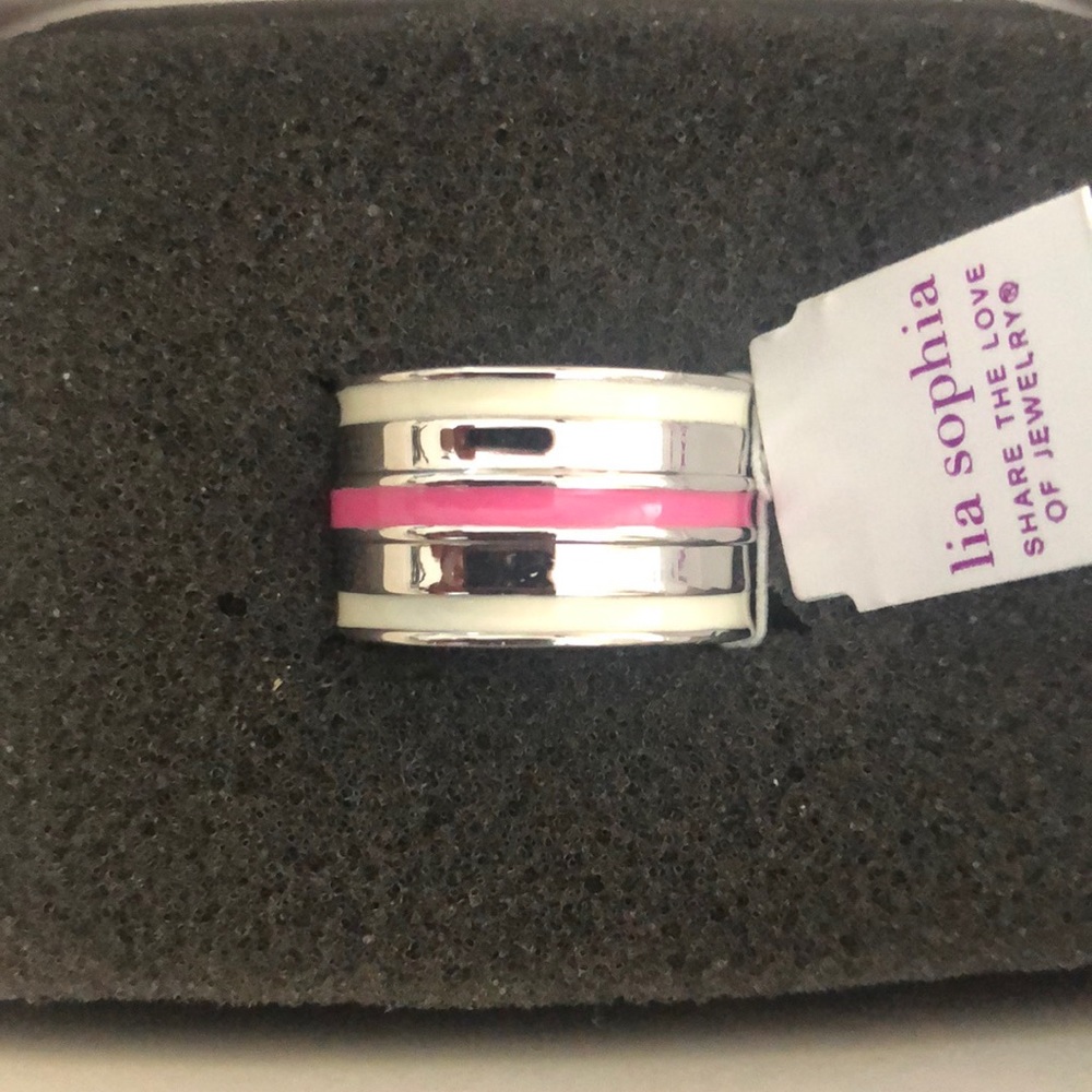 NWT Fast Track Lia Sophia Ring